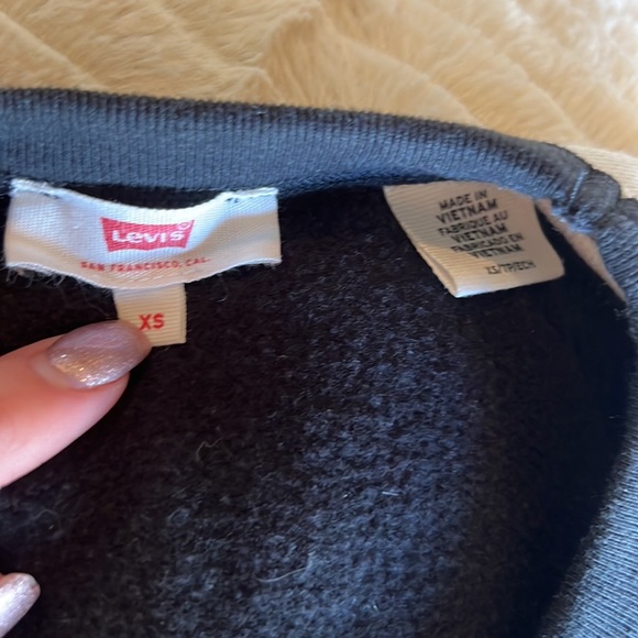 Levi’s Crewneck - Picture 5 of 5